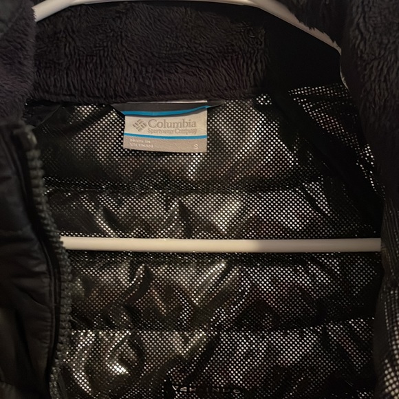 Columbia Women’s Puffer Vest - Picture 3 of 3